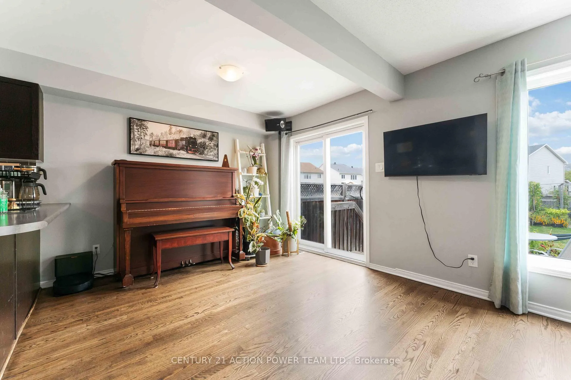 Photo 12 of 153 Lokoya Street, Ottawa, Kanata - Emerald Meadows/Trailwest — HOMEH