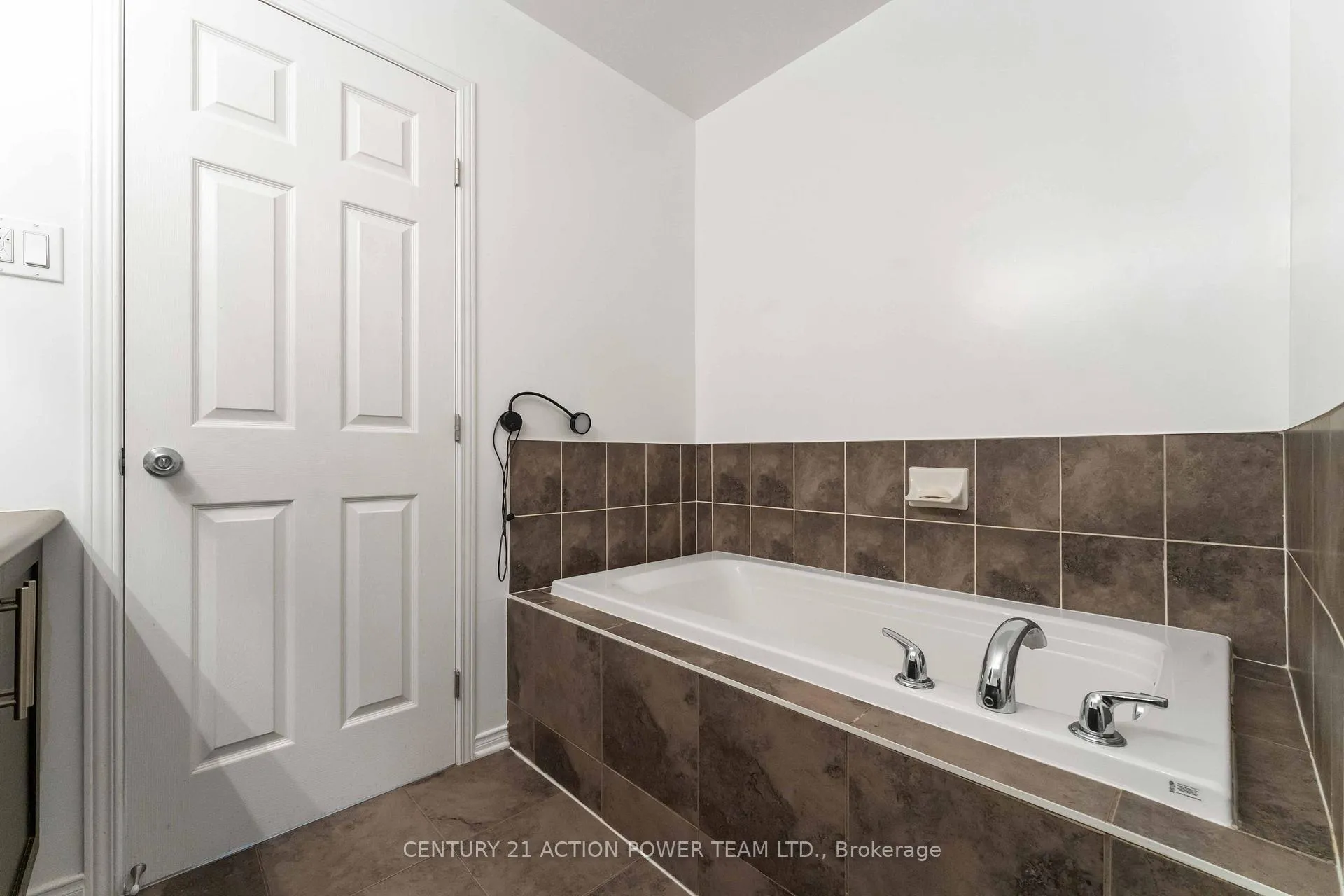 Photo 26 of 153 Lokoya Street, Ottawa, Kanata - Emerald Meadows/Trailwest — HOMEH