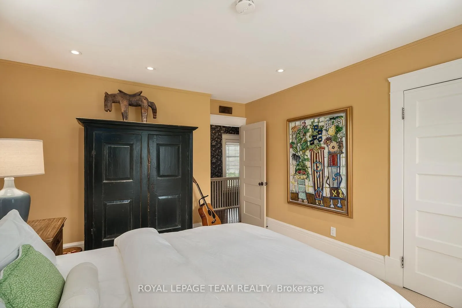 Photo 33 of 46 Ivy Crescent, Ottawa, Lindenlea — HOMEH