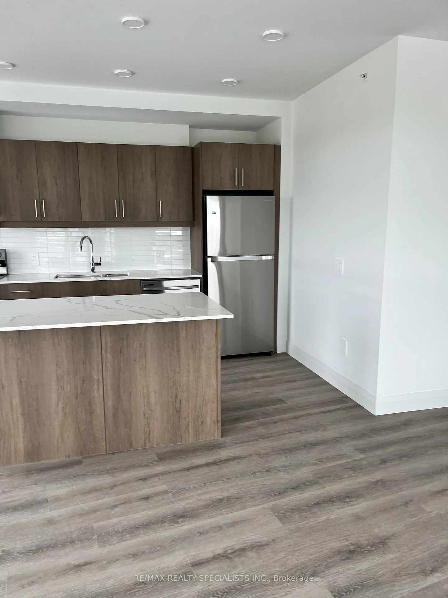 Photo 12 of Unit 808, 1333 Weber Street E, Kitchener — HOMEH