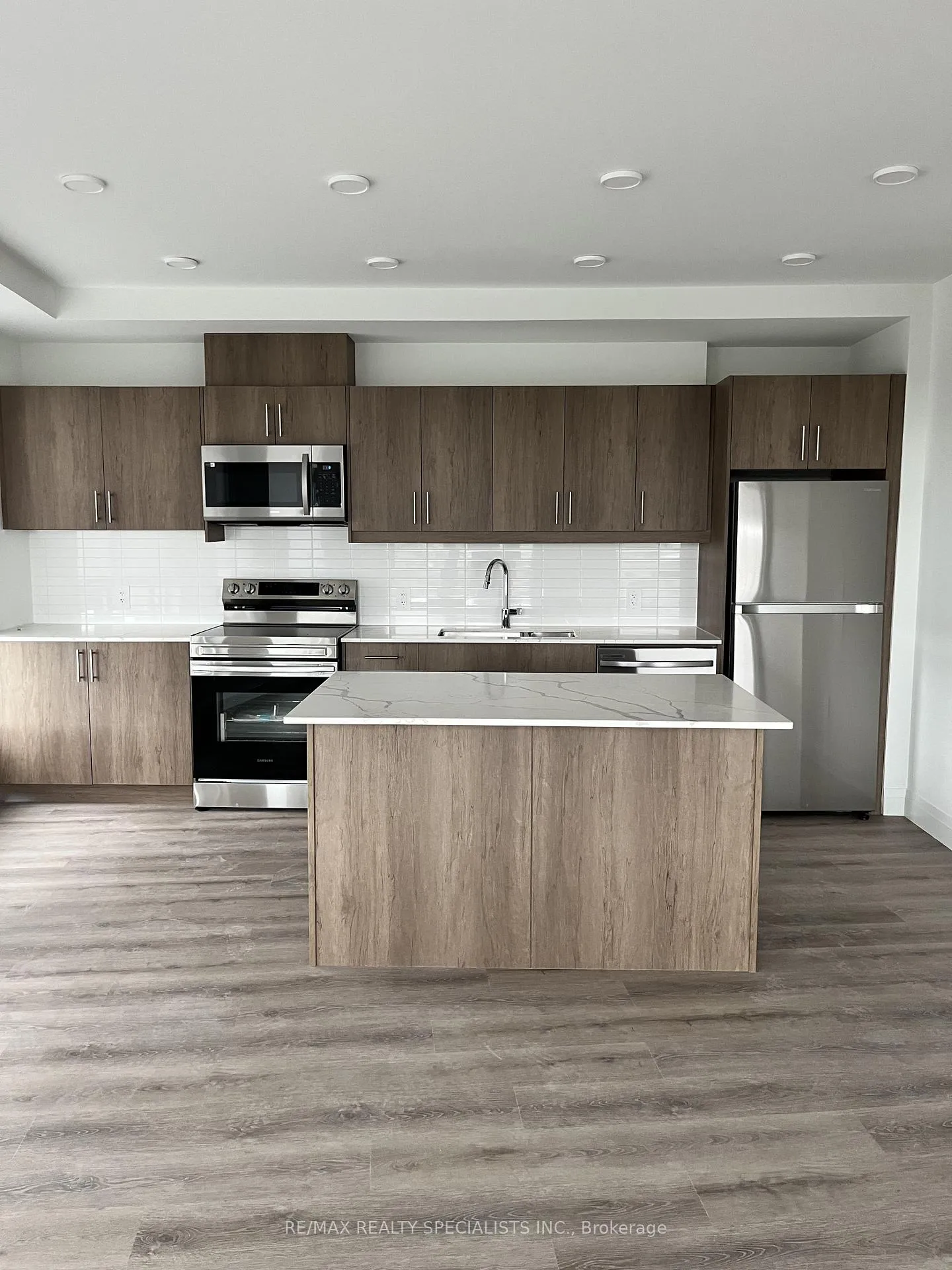 Photo 14 of Unit 808, 1333 Weber Street E, Kitchener — HOMEH