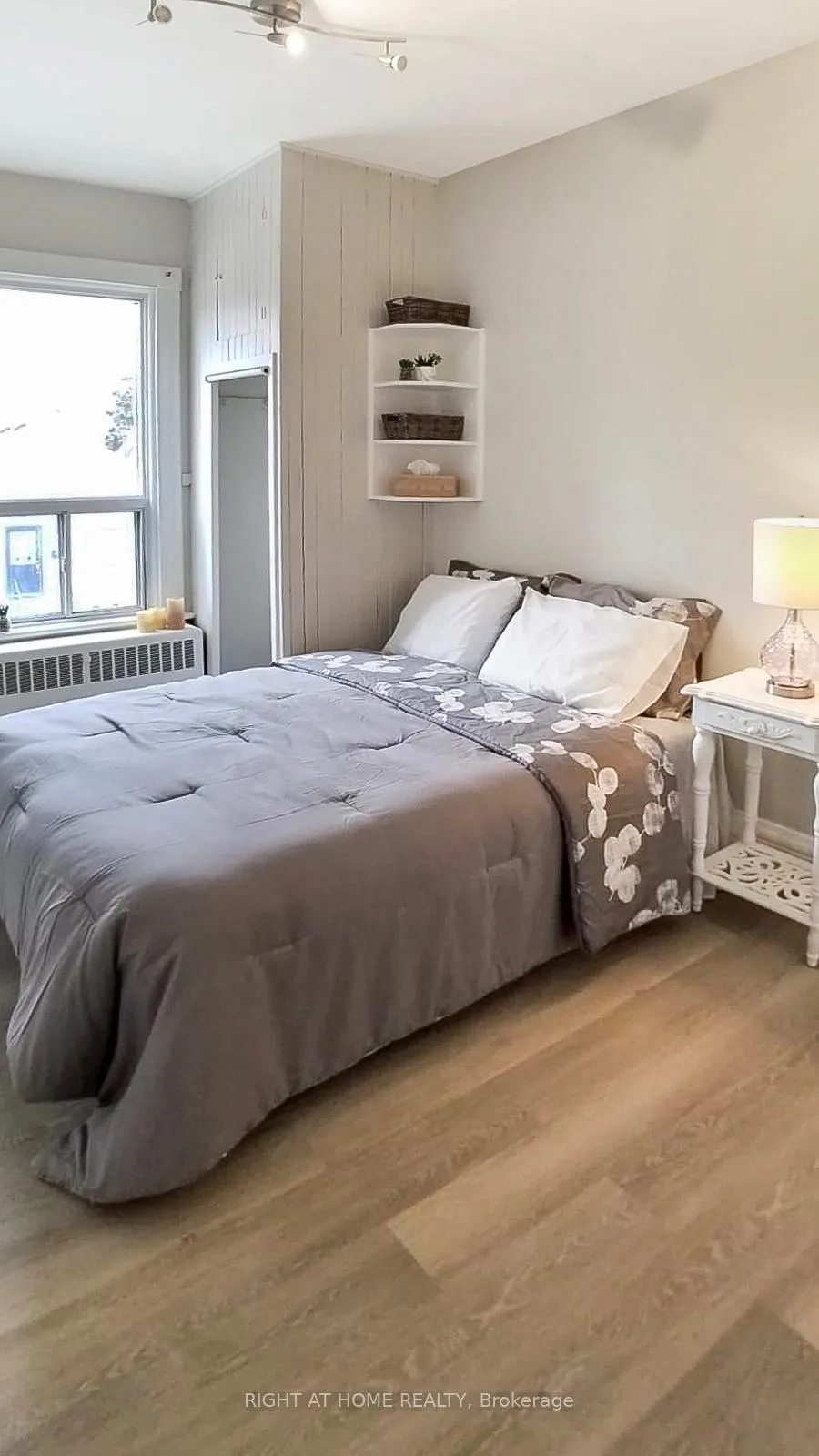 Photo 5 of Unit 2, 298 Emerald Street N, Hamilton, Landsdale — HOMEH