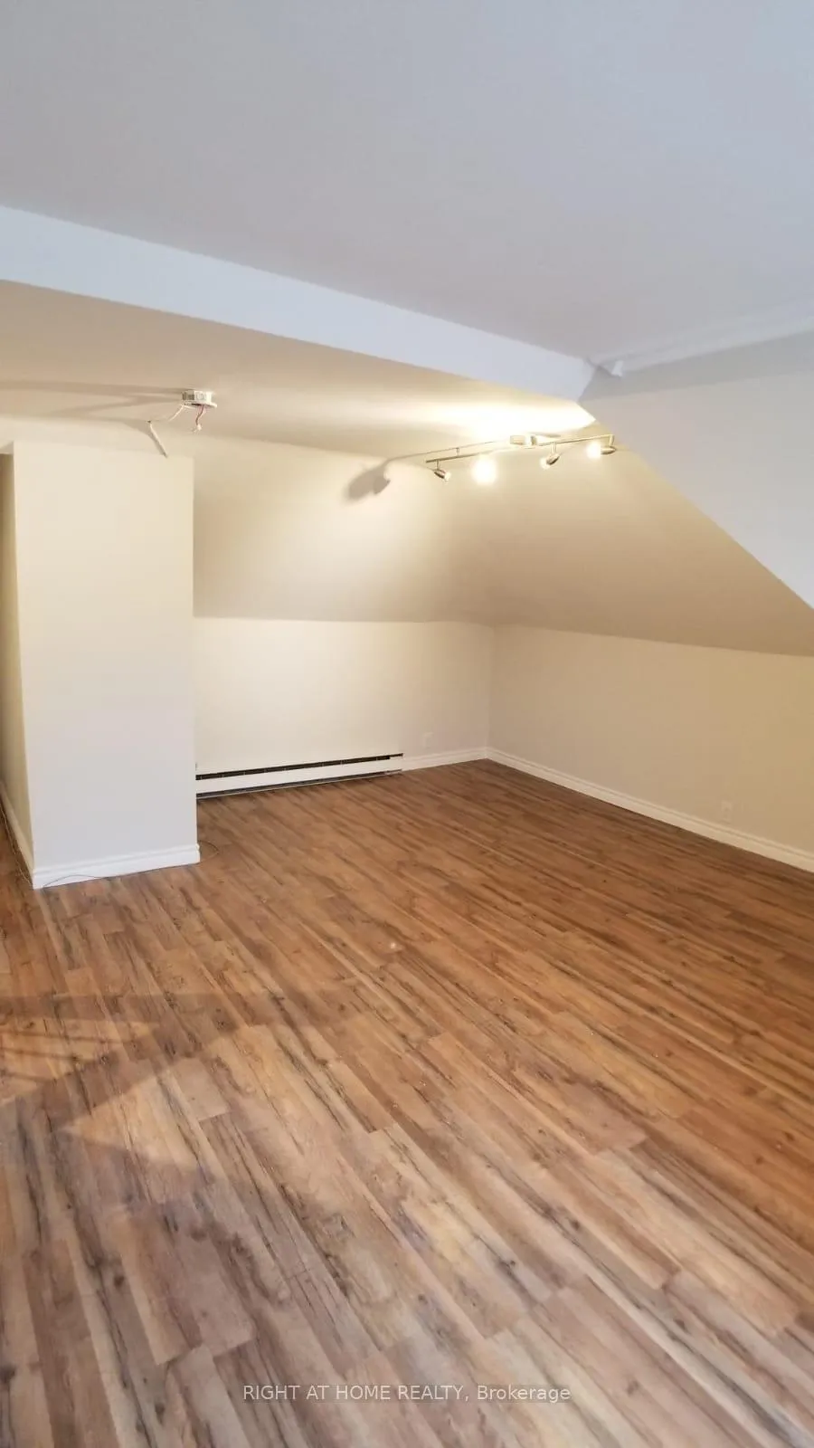 Photo 11 of Unit 2, 298 Emerald Street N, Hamilton, Landsdale — HOMEH