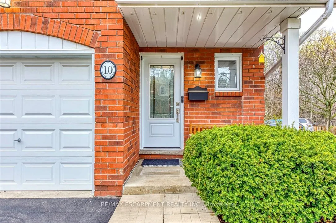 Photo 3 of Unit 10, 3115 New Street, Burlington, Roseland — HOMEH