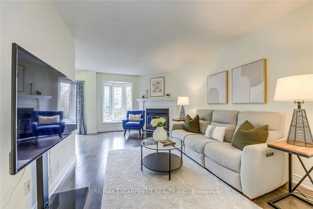Photo 4 of Unit 10, 3115 New Street, Burlington, Roseland — HOMEH