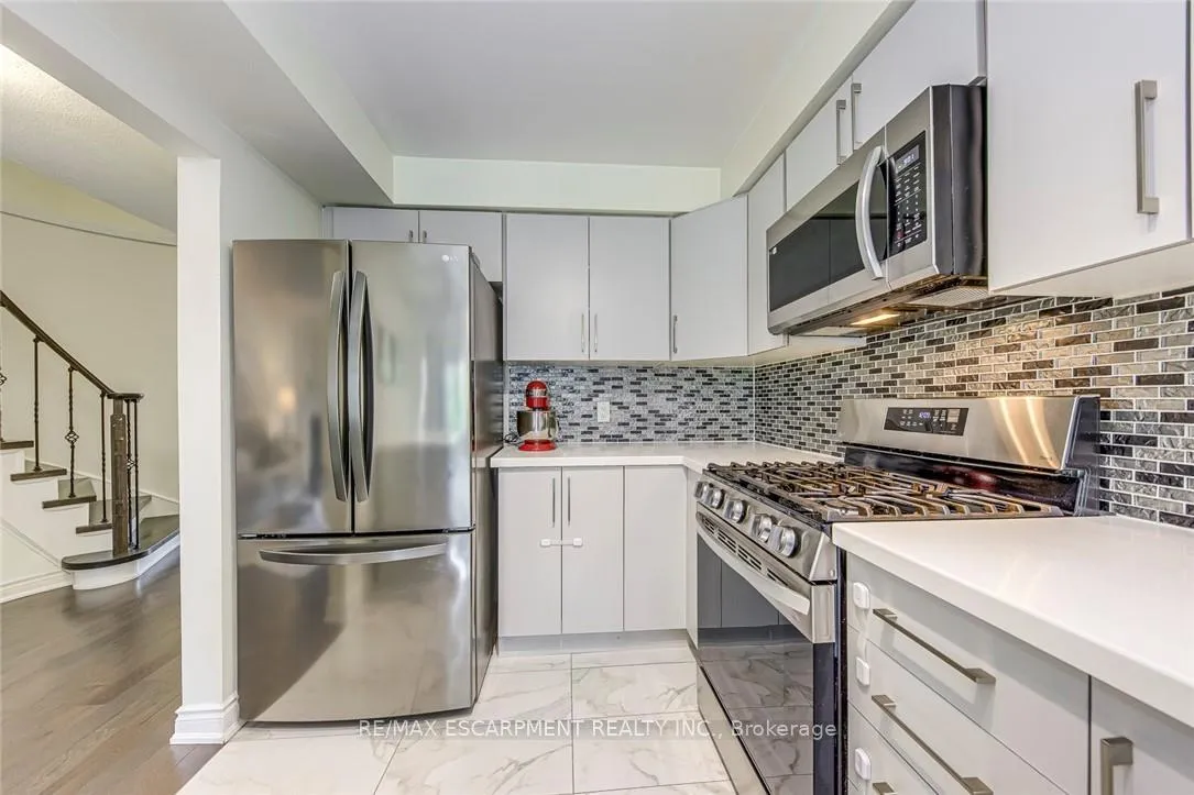 Photo 9 of Unit 10, 3115 New Street, Burlington, Roseland — HOMEH