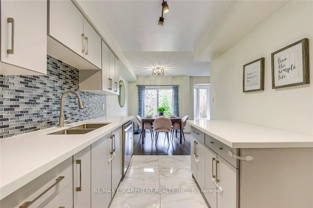 Photo 10 of Unit 10, 3115 New Street, Burlington, Roseland — HOMEH