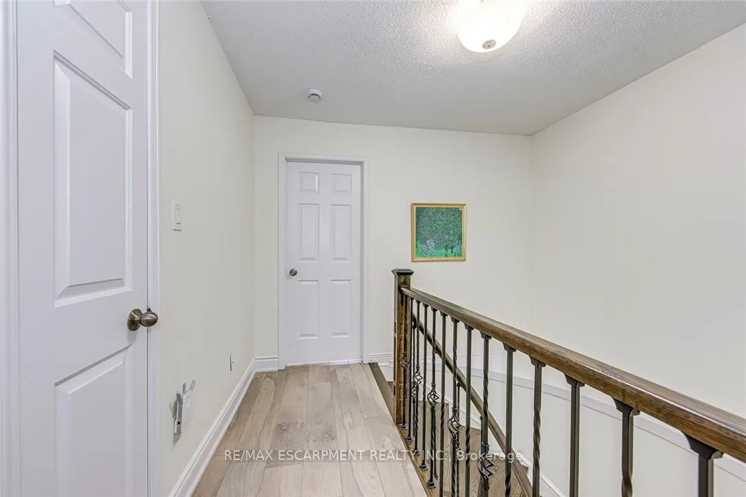 Photo 12 of Unit 10, 3115 New Street, Burlington, Roseland — HOMEH