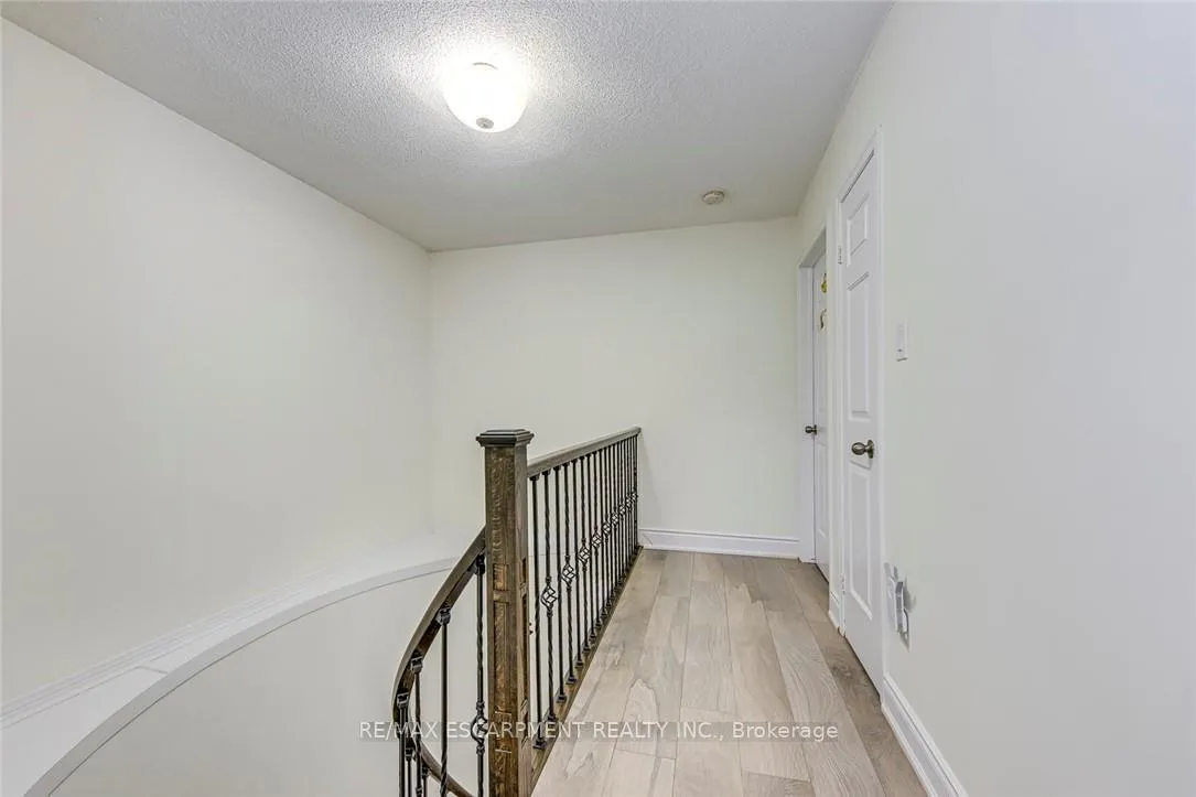 Photo 13 of Unit 10, 3115 New Street, Burlington, Roseland — HOMEH