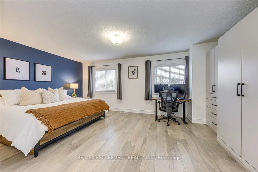 Photo 14 of Unit 10, 3115 New Street, Burlington, Roseland — HOMEH