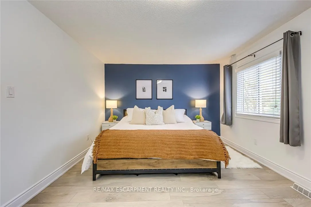 Photo 16 of Unit 10, 3115 New Street, Burlington, Roseland — HOMEH