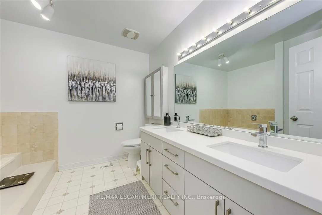 Photo 18 of Unit 10, 3115 New Street, Burlington, Roseland — HOMEH