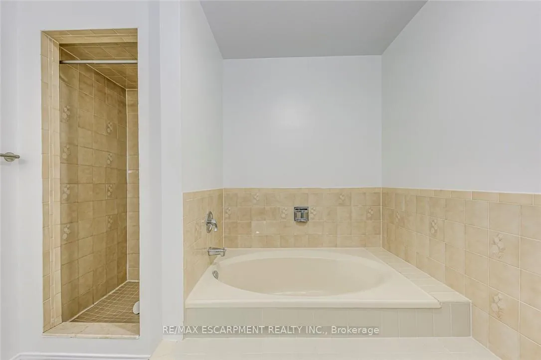 Photo 19 of Unit 10, 3115 New Street, Burlington, Roseland — HOMEH