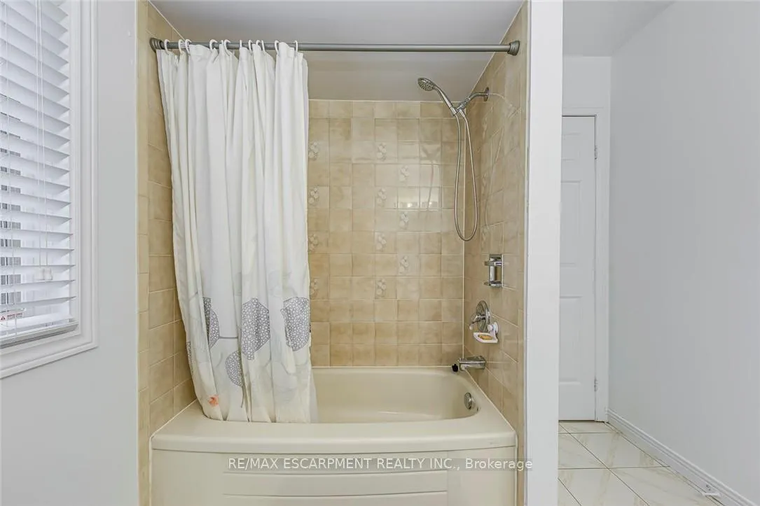 Photo 24 of Unit 10, 3115 New Street, Burlington, Roseland — HOMEH