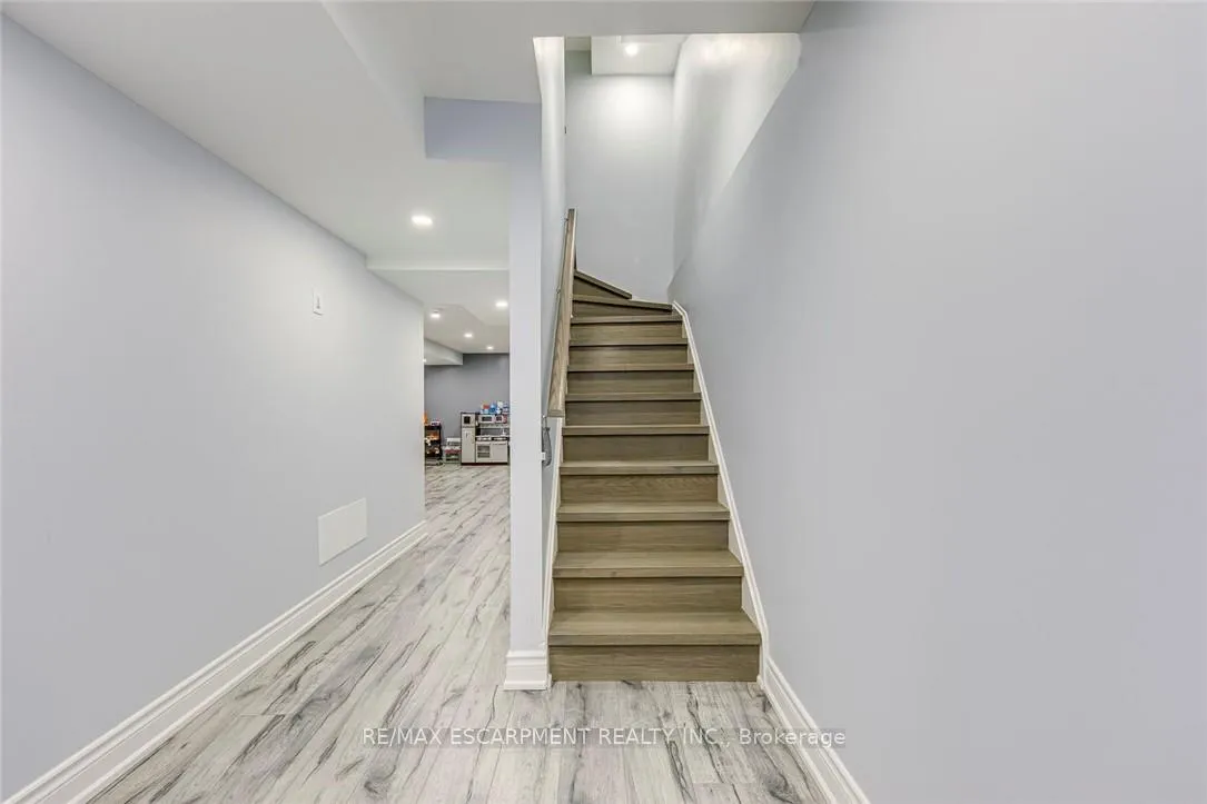 Photo 25 of Unit 10, 3115 New Street, Burlington, Roseland — HOMEH