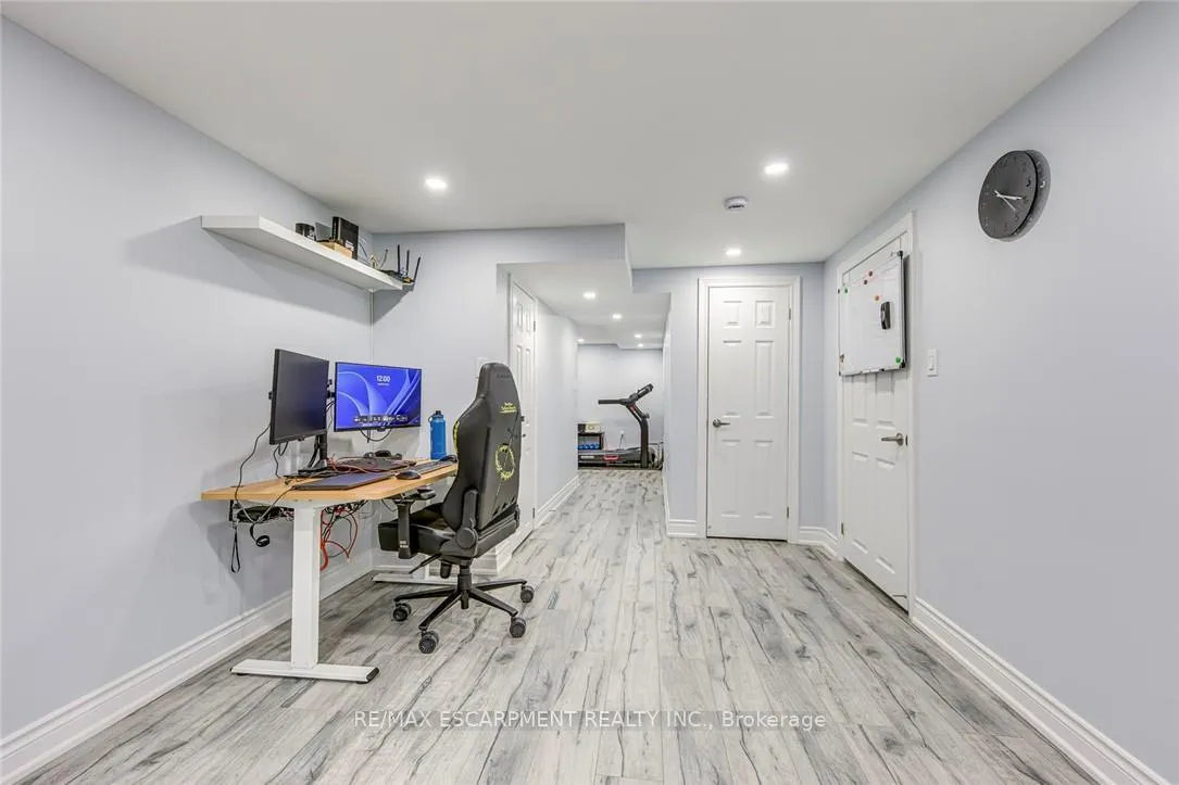 Photo 26 of Unit 10, 3115 New Street, Burlington, Roseland — HOMEH