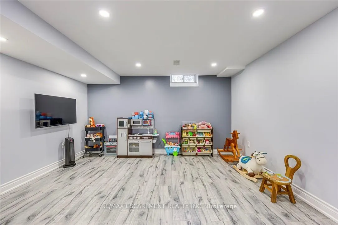 Photo 27 of Unit 10, 3115 New Street, Burlington, Roseland — HOMEH