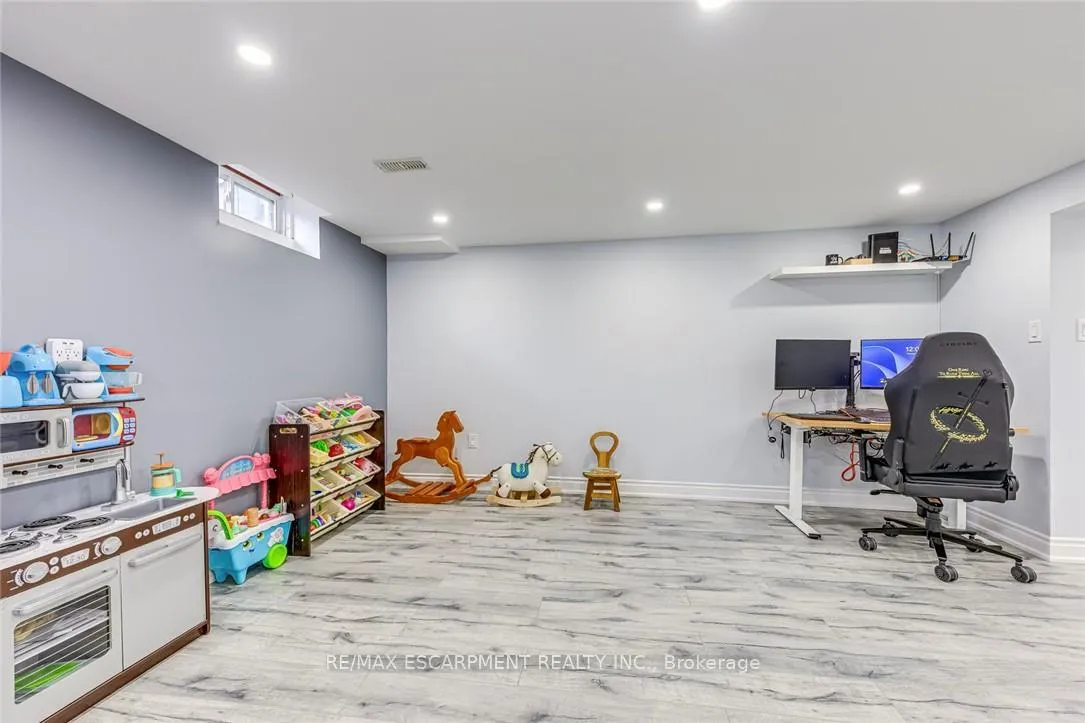 Photo 28 of Unit 10, 3115 New Street, Burlington, Roseland — HOMEH
