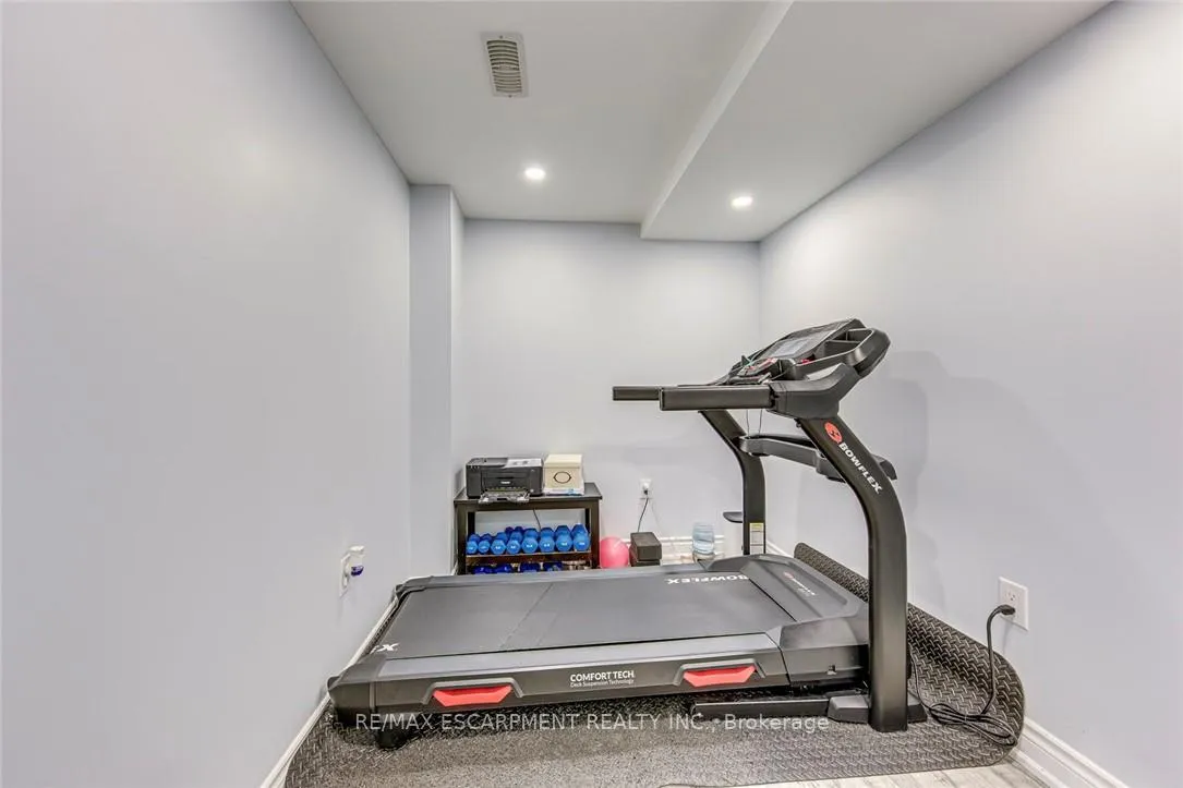 Photo 29 of Unit 10, 3115 New Street, Burlington, Roseland — HOMEH
