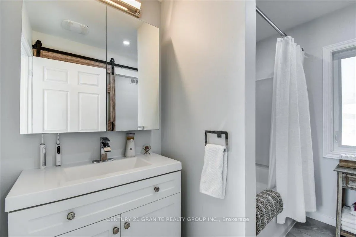 Photo 14 of 1012 Black Road, Frontenac, Frontenac North — HOMEH