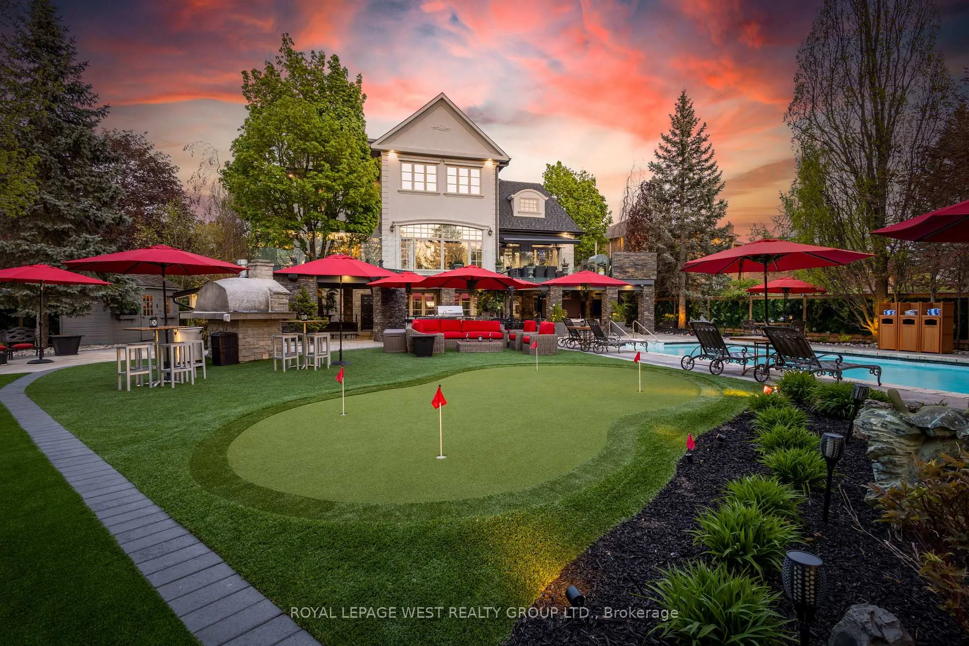 Photo 2 of 24 Mcarthur Heights, Brampton, Snelgrove — HOMEH
