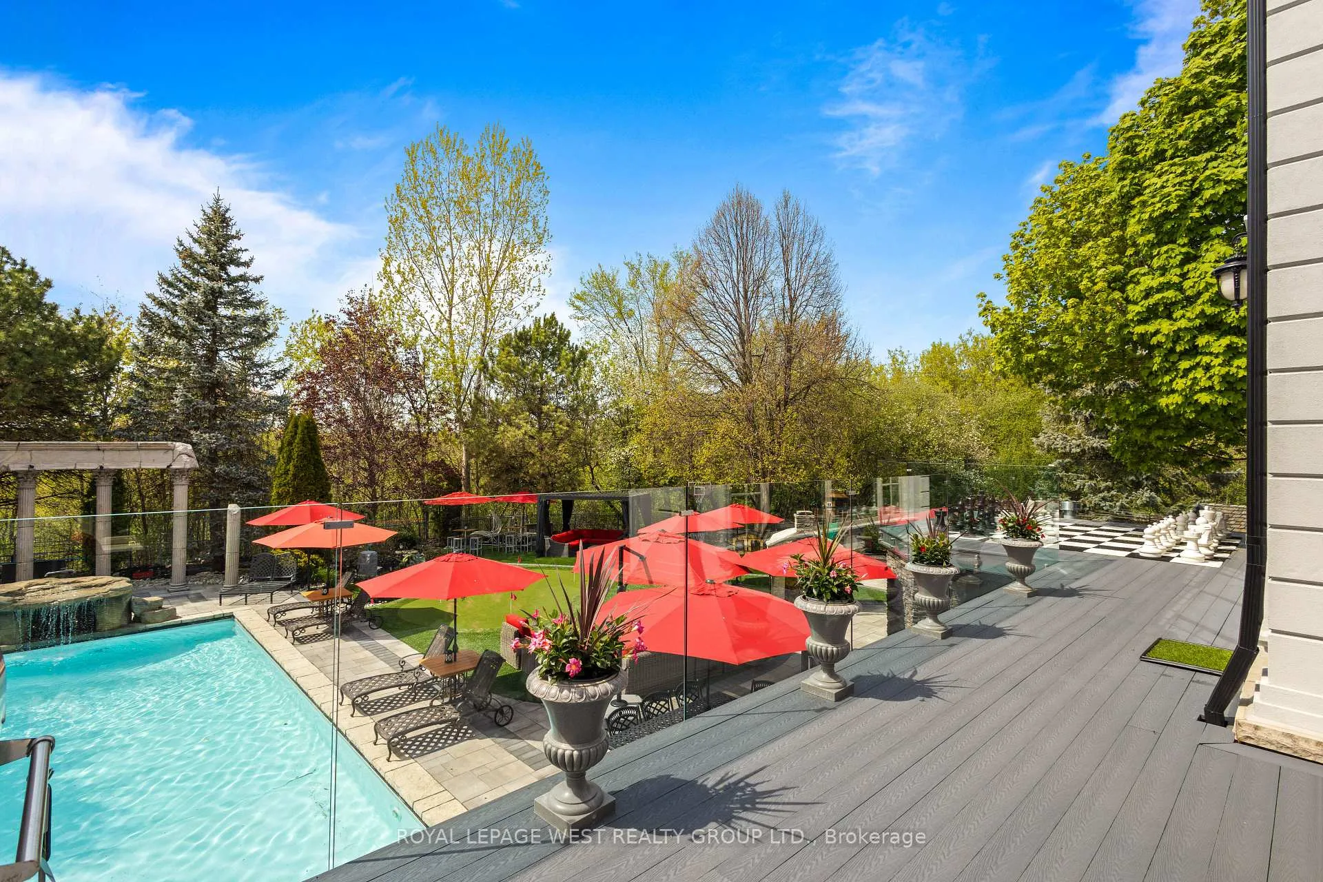 Photo 5 of 24 Mcarthur Heights, Brampton, Snelgrove — HOMEH