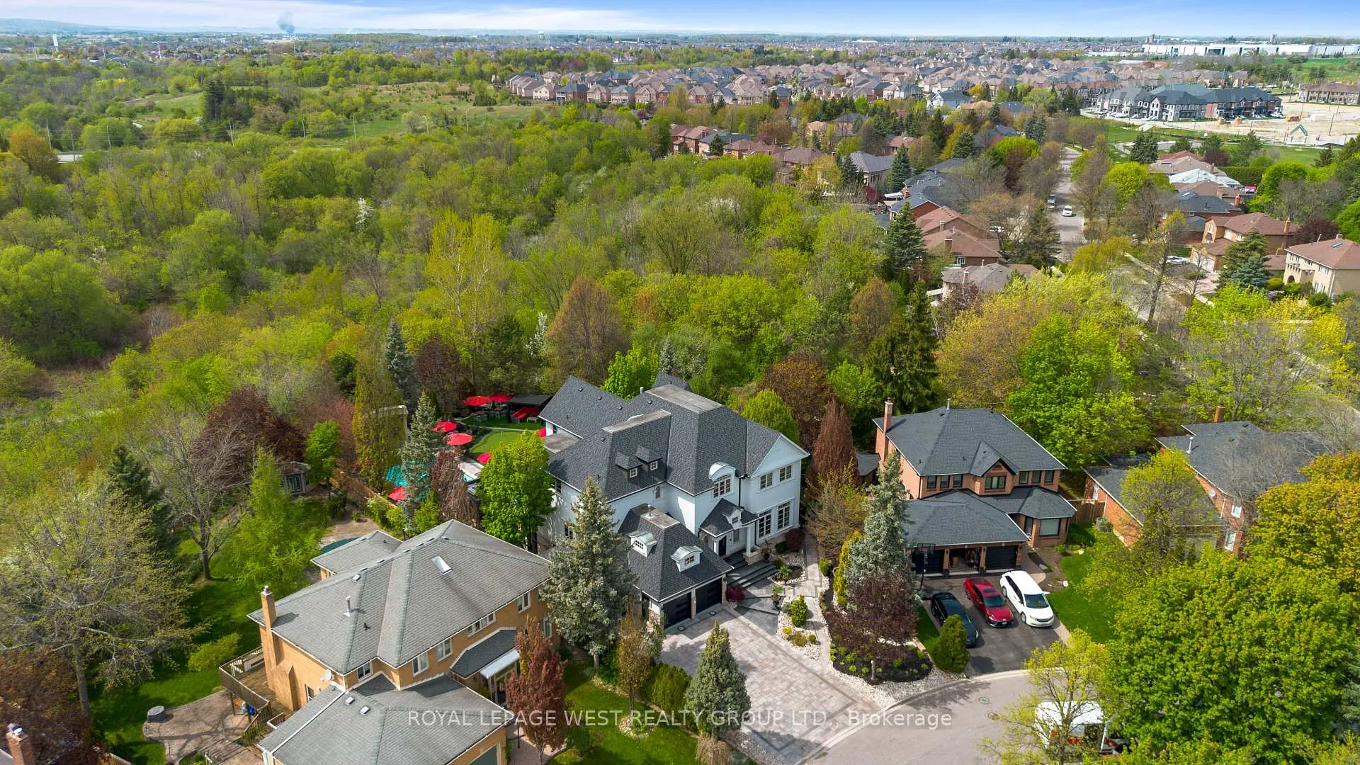 Photo 6 of 24 Mcarthur Heights, Brampton, Snelgrove — HOMEH