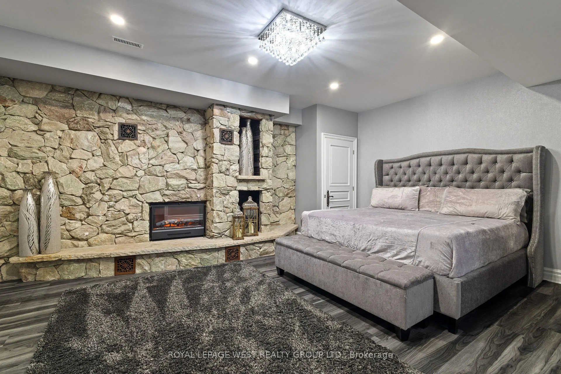 Photo 41 of 24 Mcarthur Heights, Brampton, Snelgrove — HOMEH