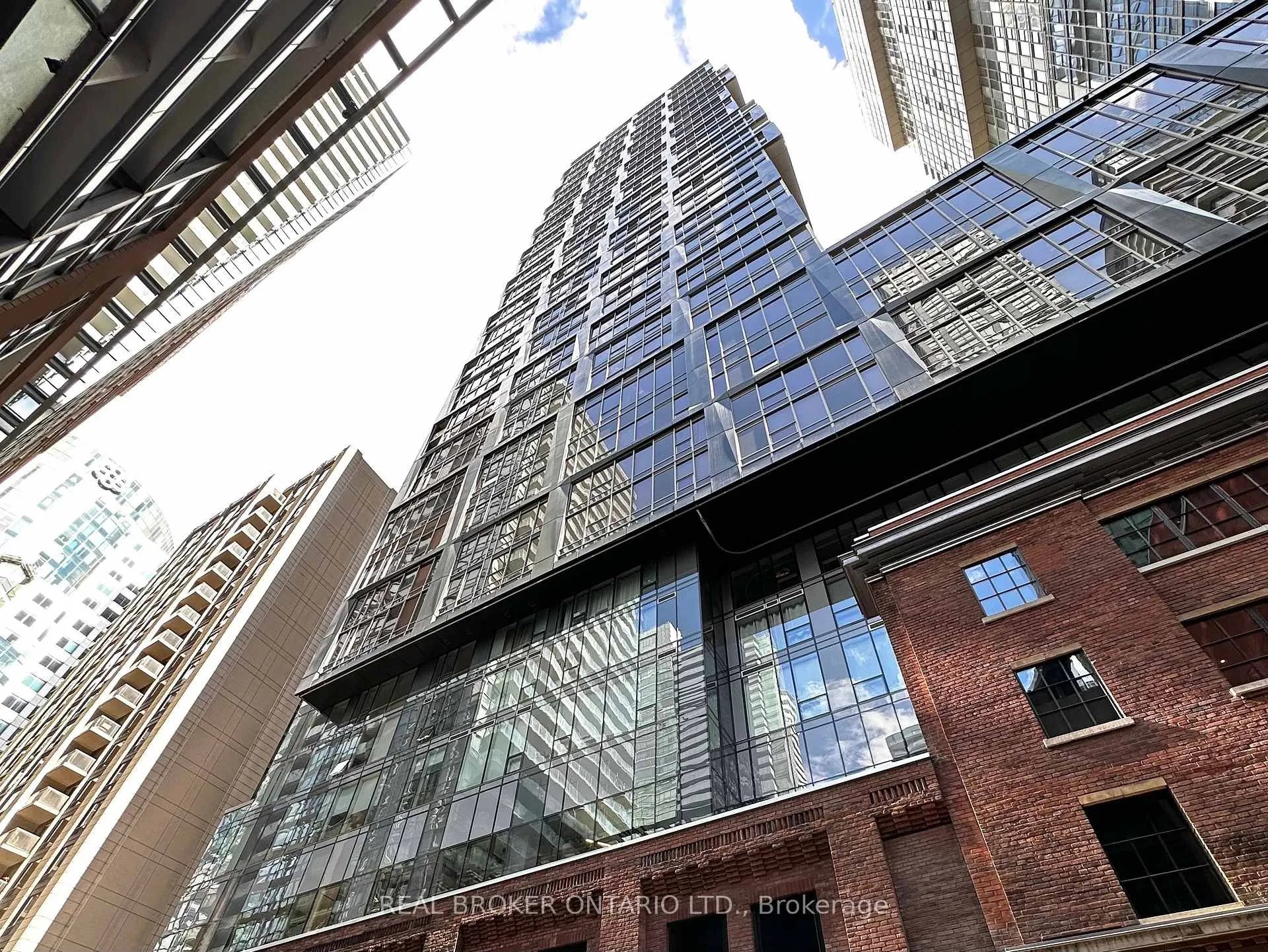 Front of Unit 818, 15 Mercer Street