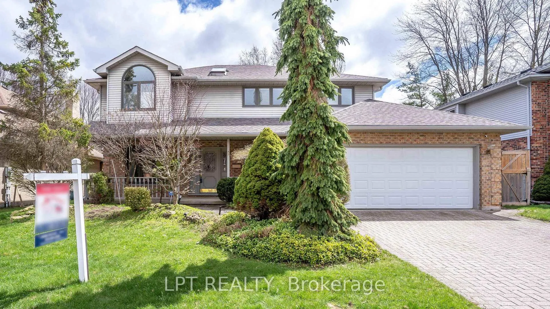 Front of 488 Sunnyside Crescent