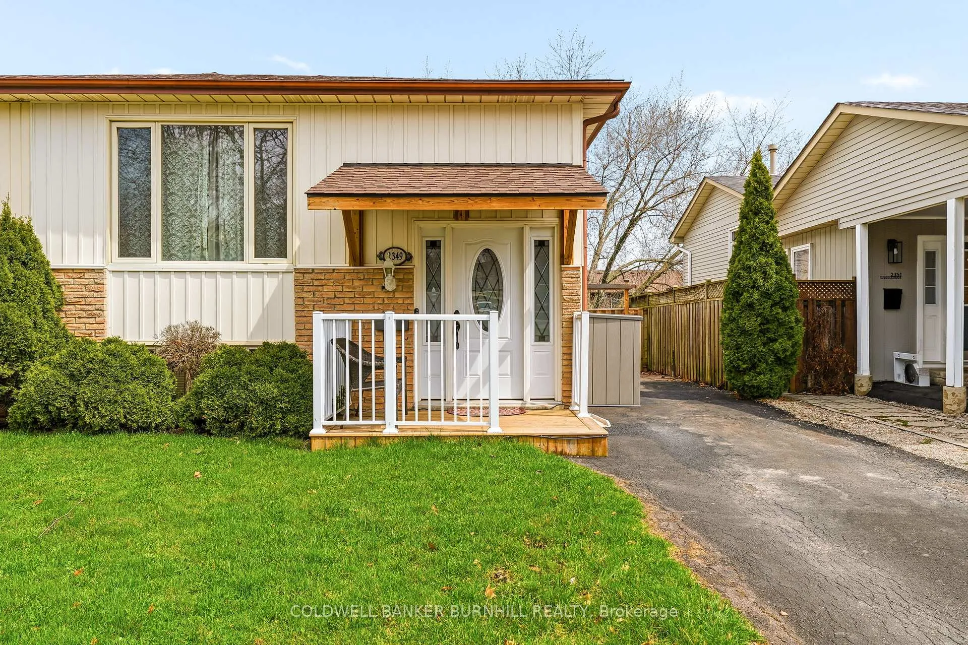 Photo 2 of 2349 Middlesmoor Crescent, Burlington, Brant Hills — HOMEH