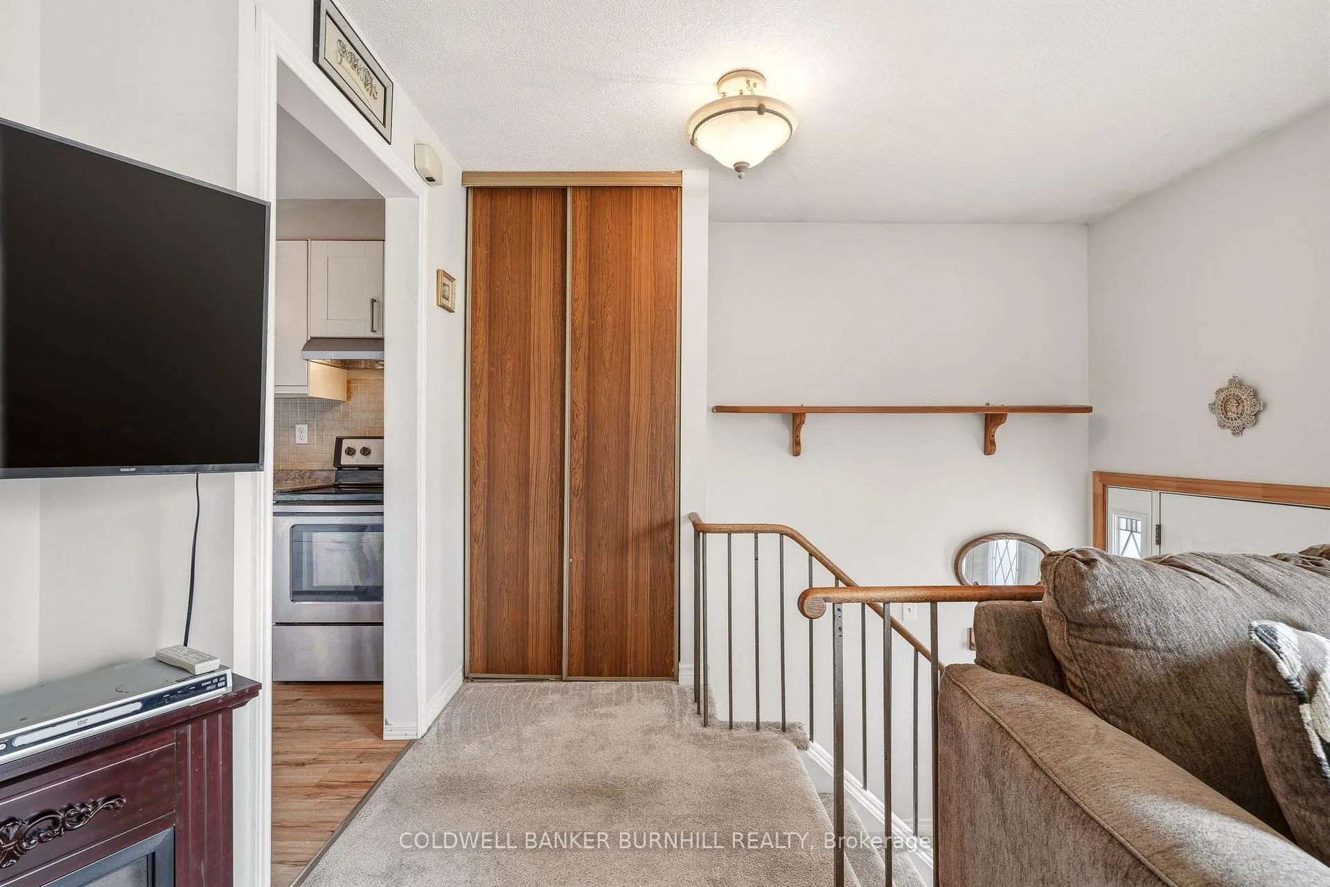 Photo 5 of 2349 Middlesmoor Crescent, Burlington, Brant Hills — HOMEH