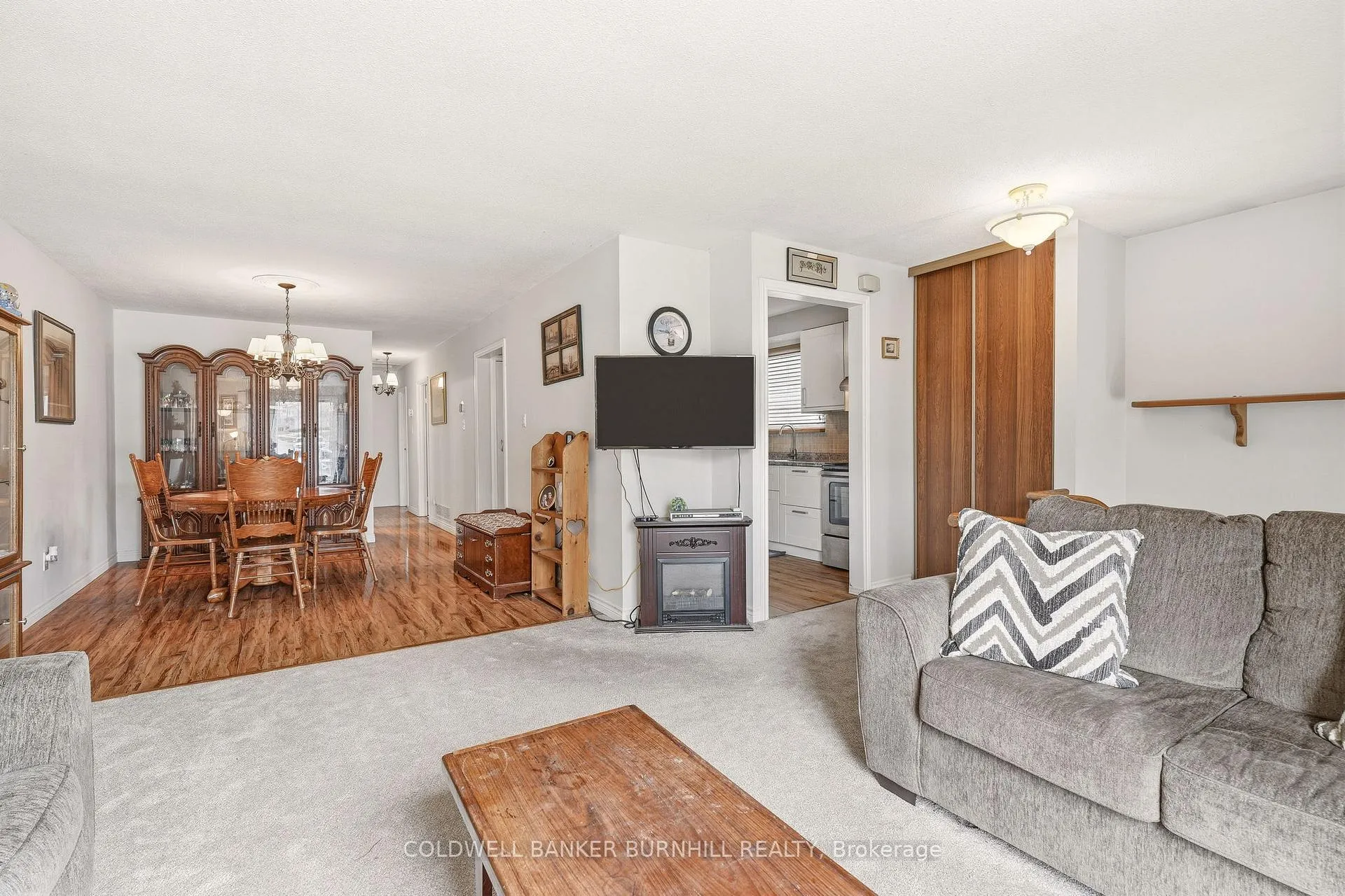 Photo 9 of 2349 Middlesmoor Crescent, Burlington, Brant Hills — HOMEH