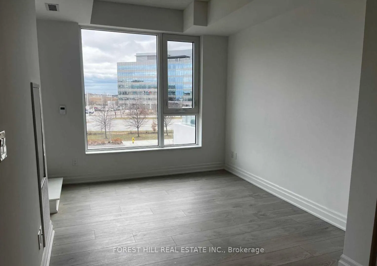 Photo 4 of Unit 305, 8 Rouge Valley Drive, Markham, Unionville — HOMEH