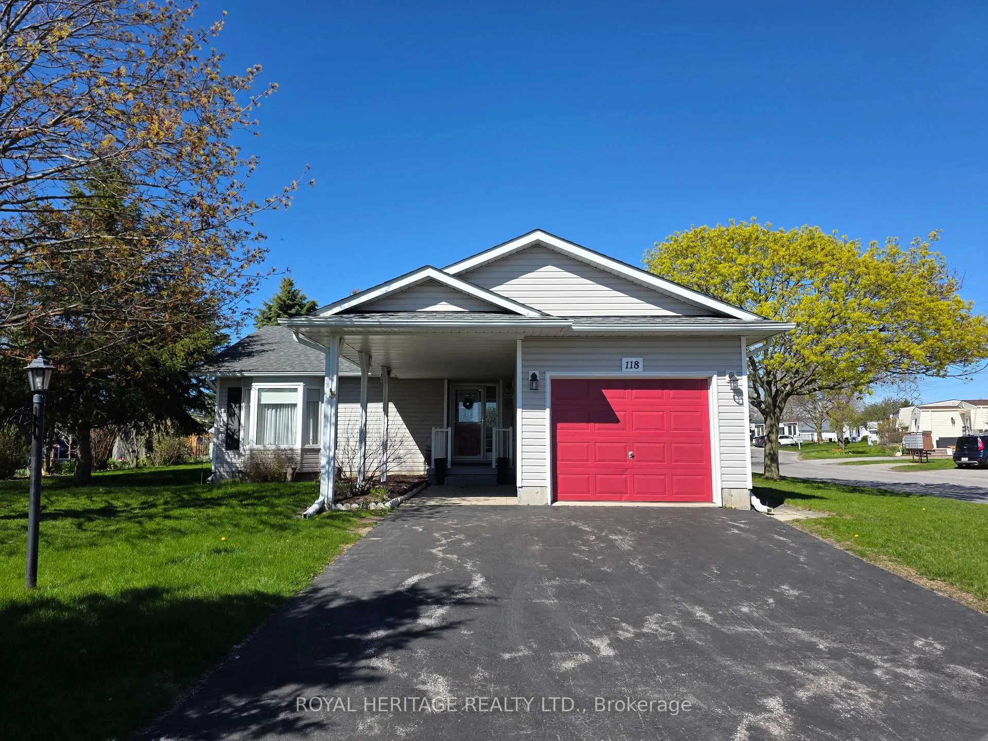 Front of 118 Bluffs Road