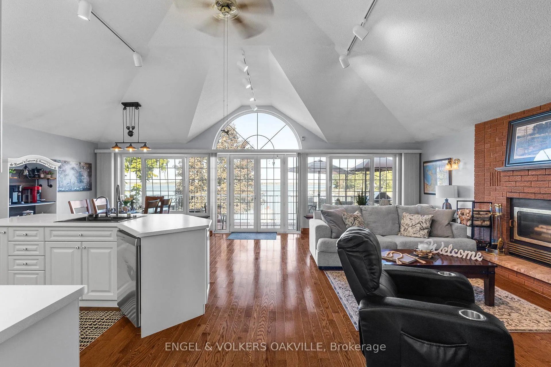 Photo 4 of 216 Robins Point Road, Tay, Victoria Harbour — HOMEH
