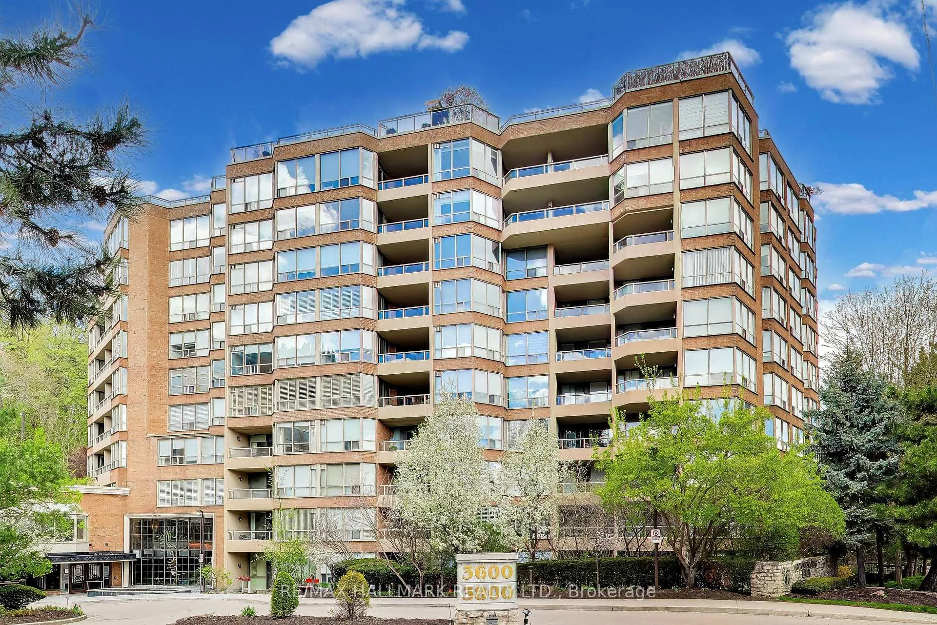 Front of Unit 610, 3800 Yonge Street