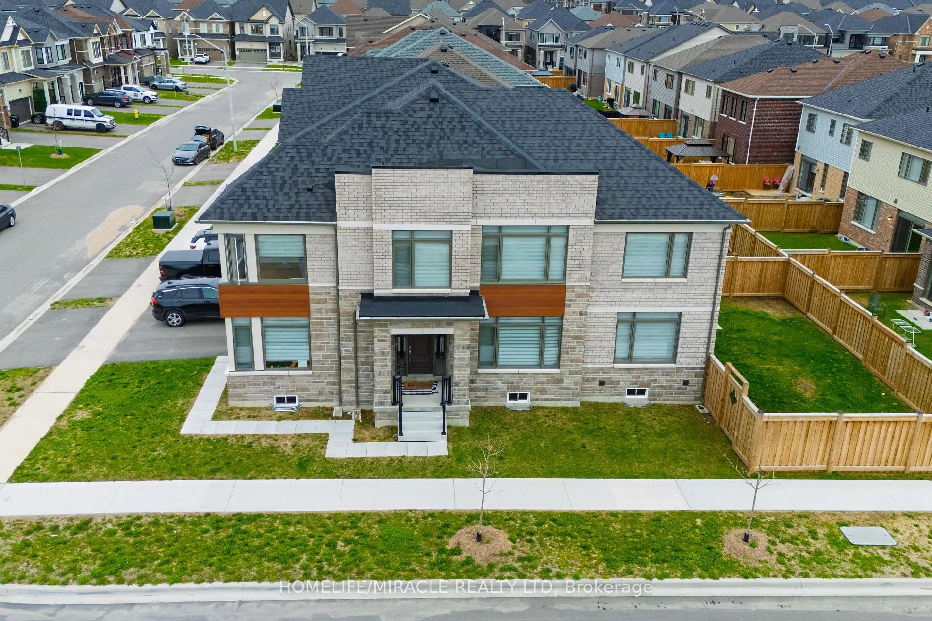 Photo 1 of 17 Ludlow Drive, Barrie, Rural Barrie Southeast — HOMEH