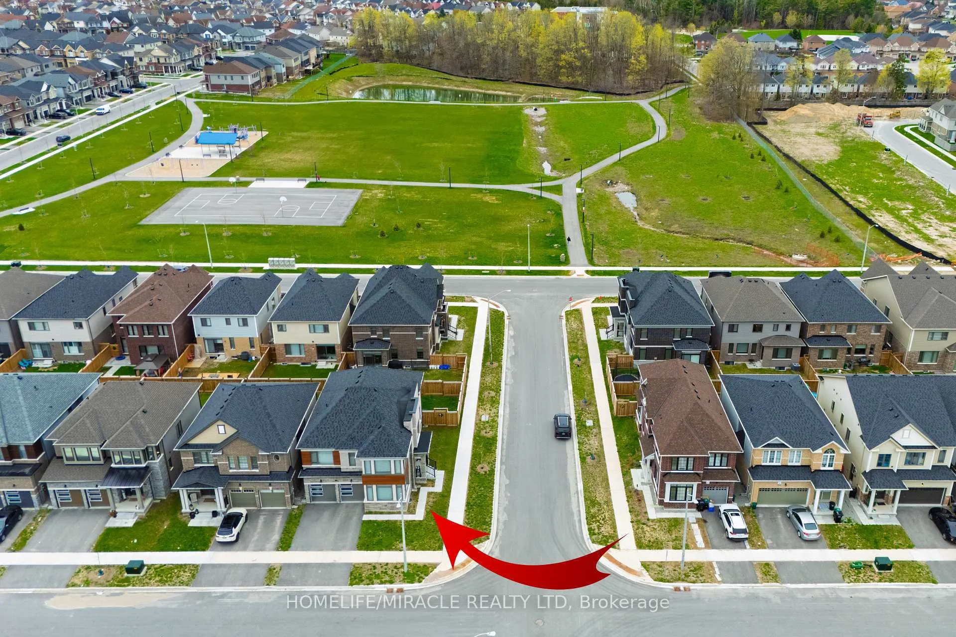 Photo 3 of 17 Ludlow Drive, Barrie, Rural Barrie Southeast — HOMEH