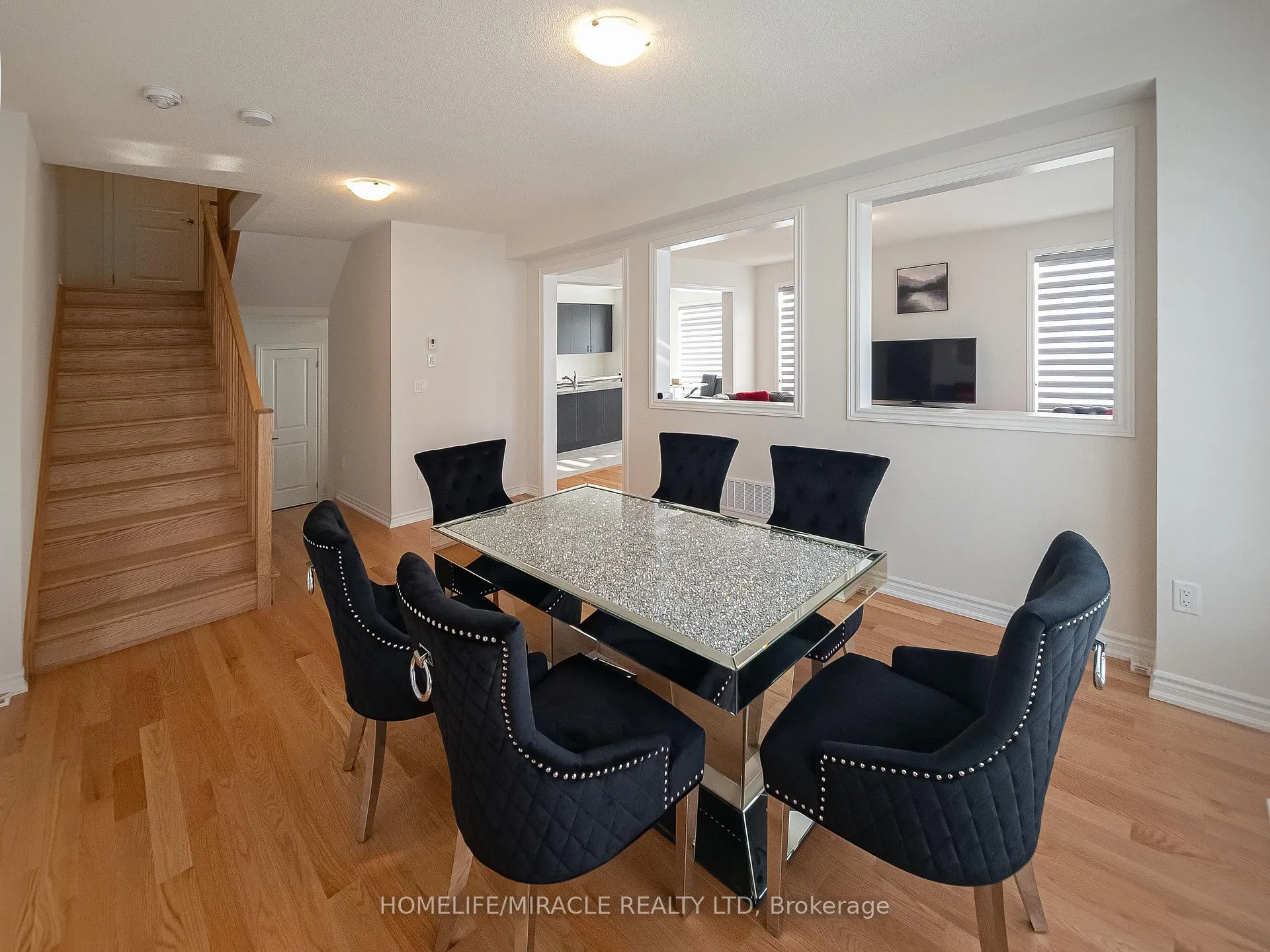 Photo 9 of 17 Ludlow Drive, Barrie, Rural Barrie Southeast — HOMEH
