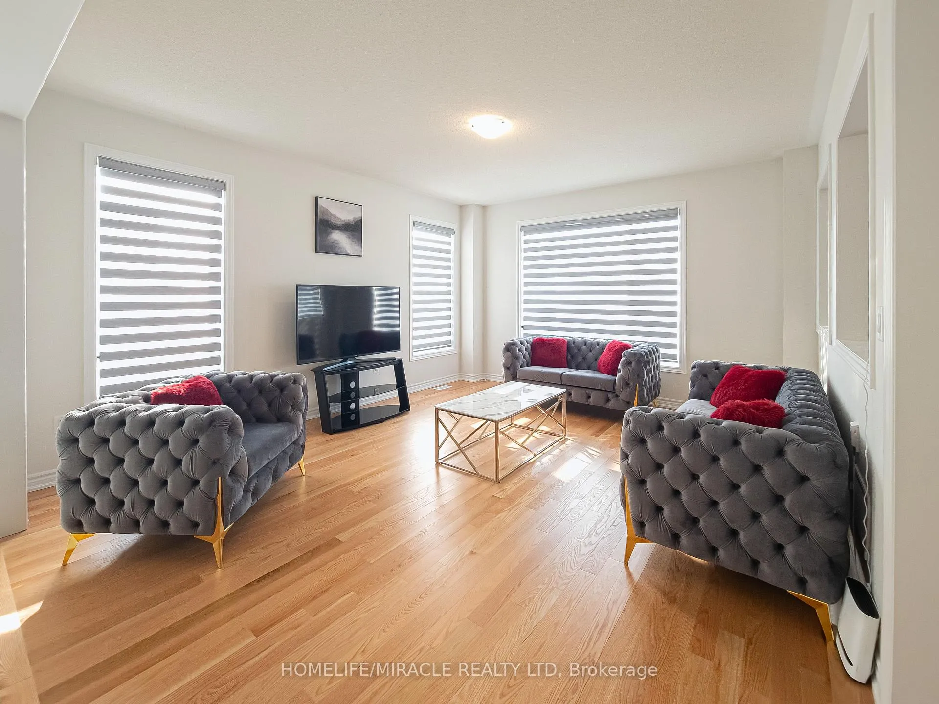 Photo 12 of 17 Ludlow Drive, Barrie, Rural Barrie Southeast — HOMEH