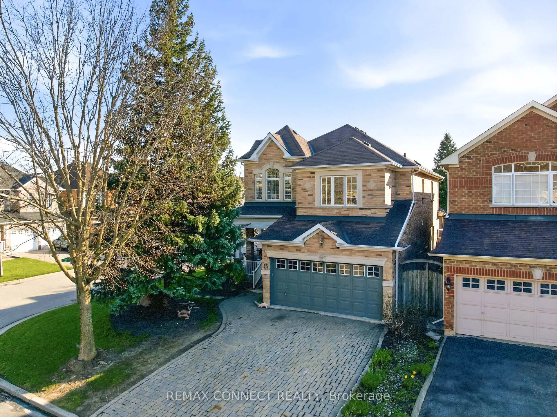 Photo 2 of 16 White Cedar Drive, Markham, Legacy — HOMEH