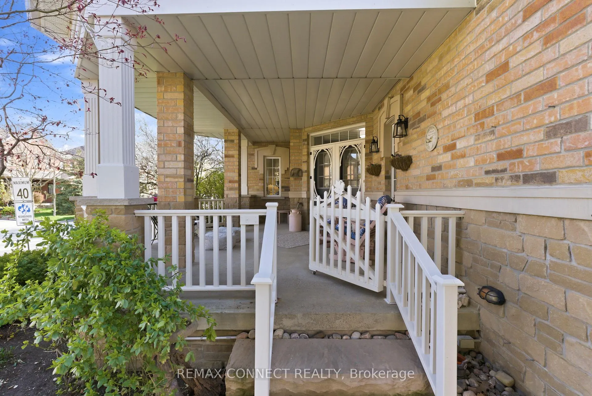 Photo 3 of 16 White Cedar Drive, Markham, Legacy — HOMEH