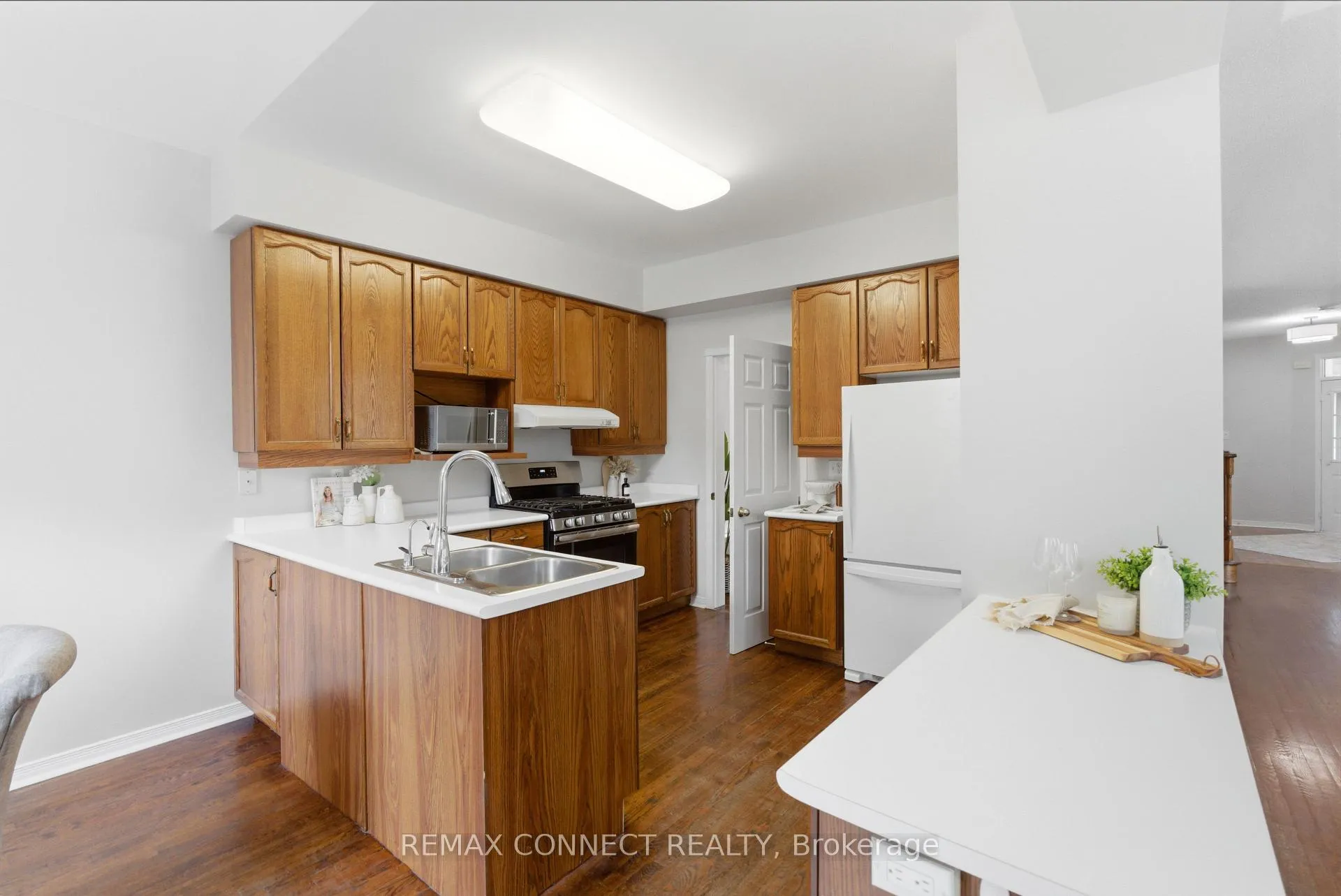 Photo 13 of 16 White Cedar Drive, Markham, Legacy — HOMEH