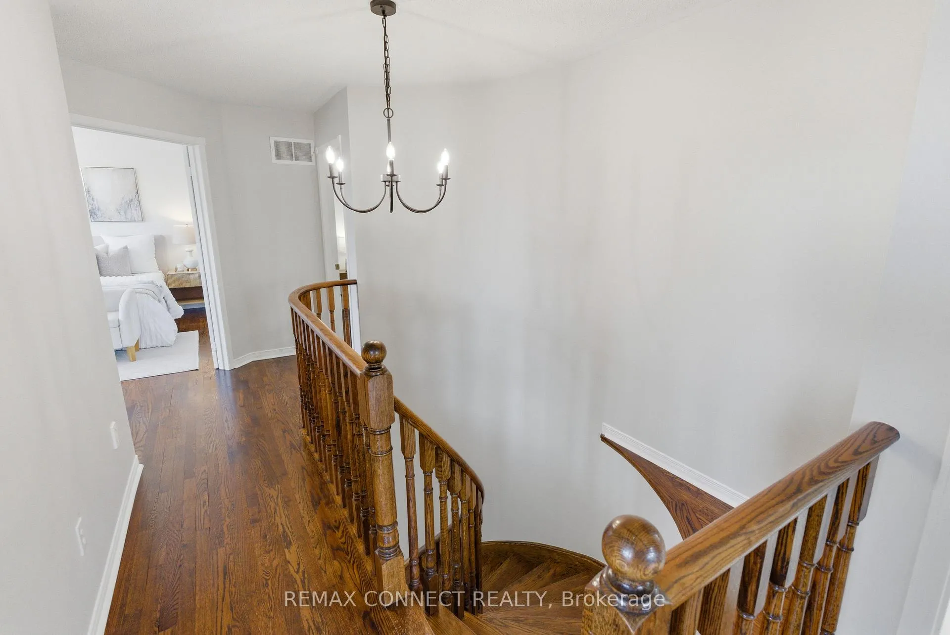 Photo 18 of 16 White Cedar Drive, Markham, Legacy — HOMEH
