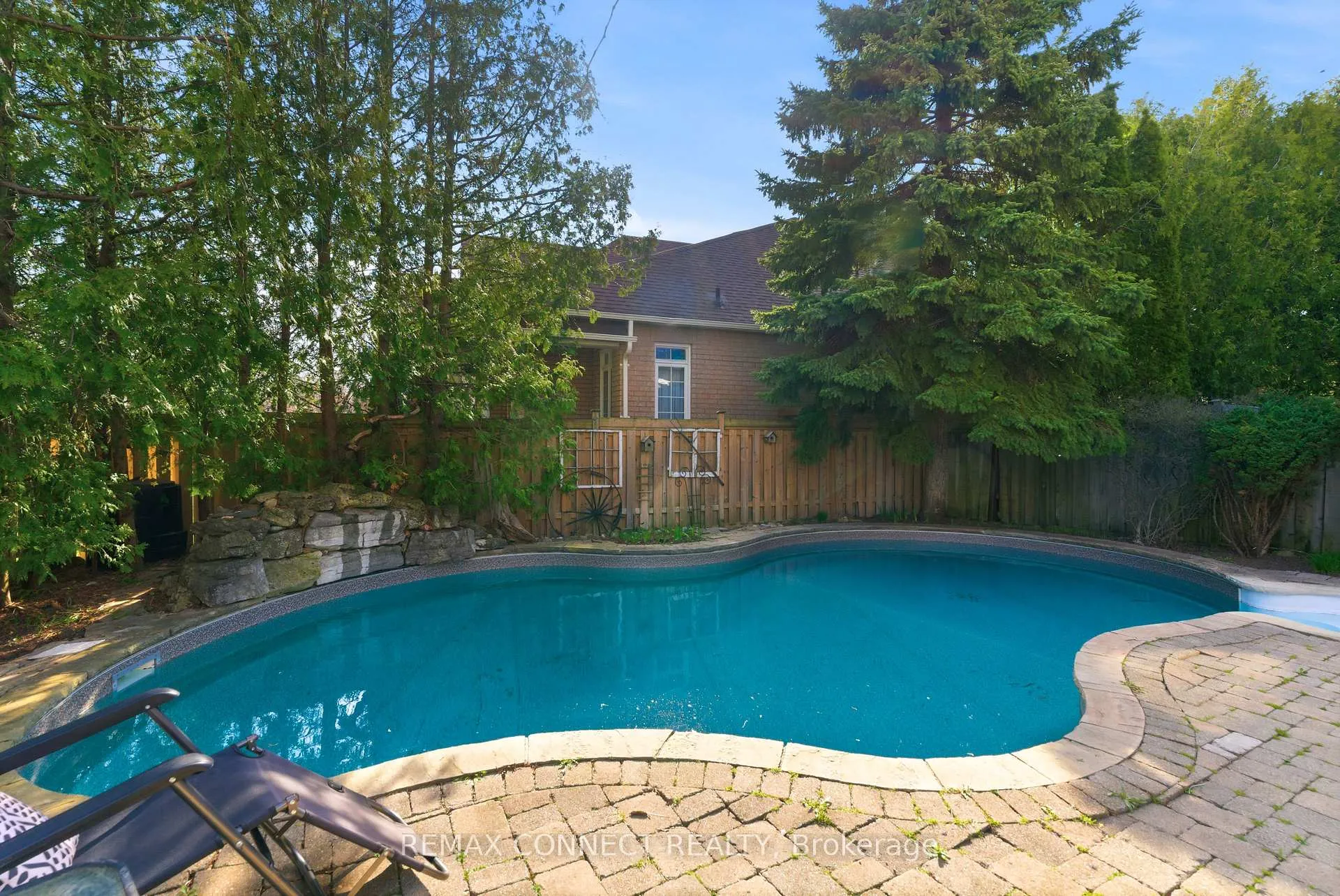 Photo 35 of 16 White Cedar Drive, Markham, Legacy — HOMEH