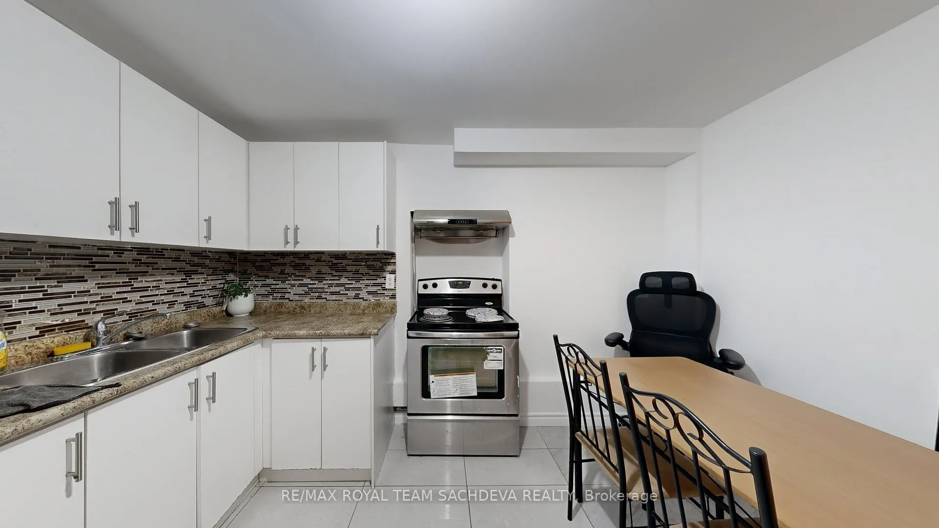 Photo 3 of Unit LOWER, 173 Dean Park Road, Scarborough, Rouge — HOMEH