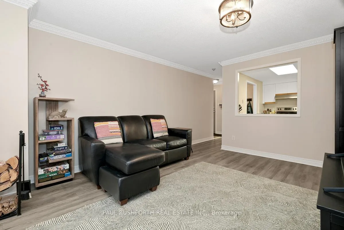 Photo 7 of Unit 202, 939 North River Road, Ottawa, Overbrook — HOMEH