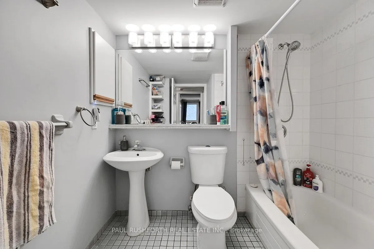 Photo 23 of Unit 202, 939 North River Road, Ottawa, Overbrook — HOMEH