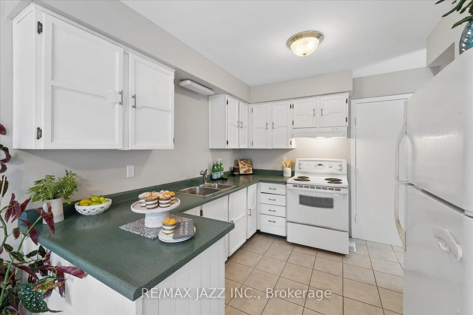 Photo 12 of 1360 Sunnybrae Crescent, Oshawa, Donevan — HOMEH